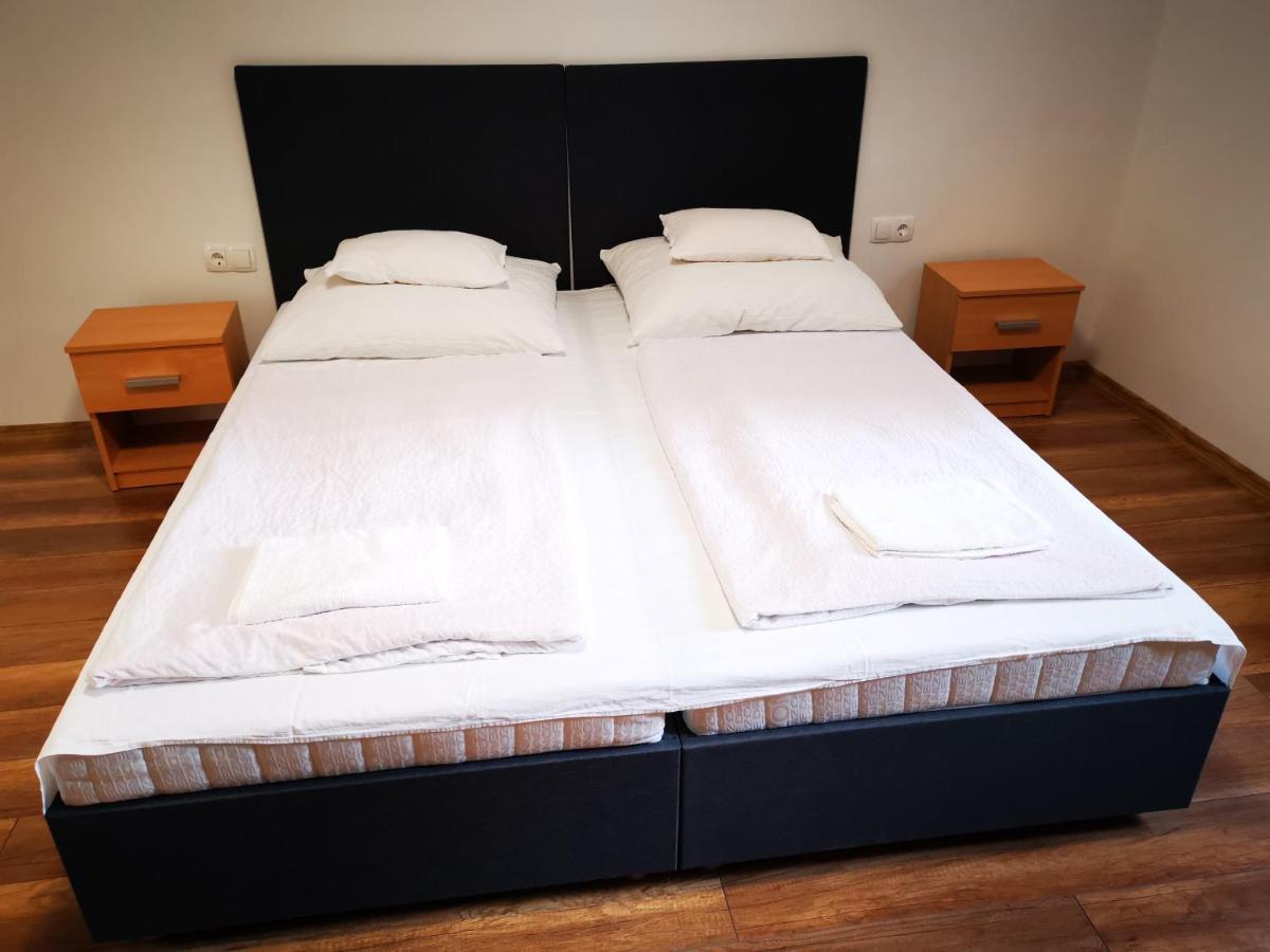 Mate Apartman Gyula Exterior photo